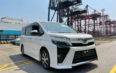 Toyota VOXY Hybrid